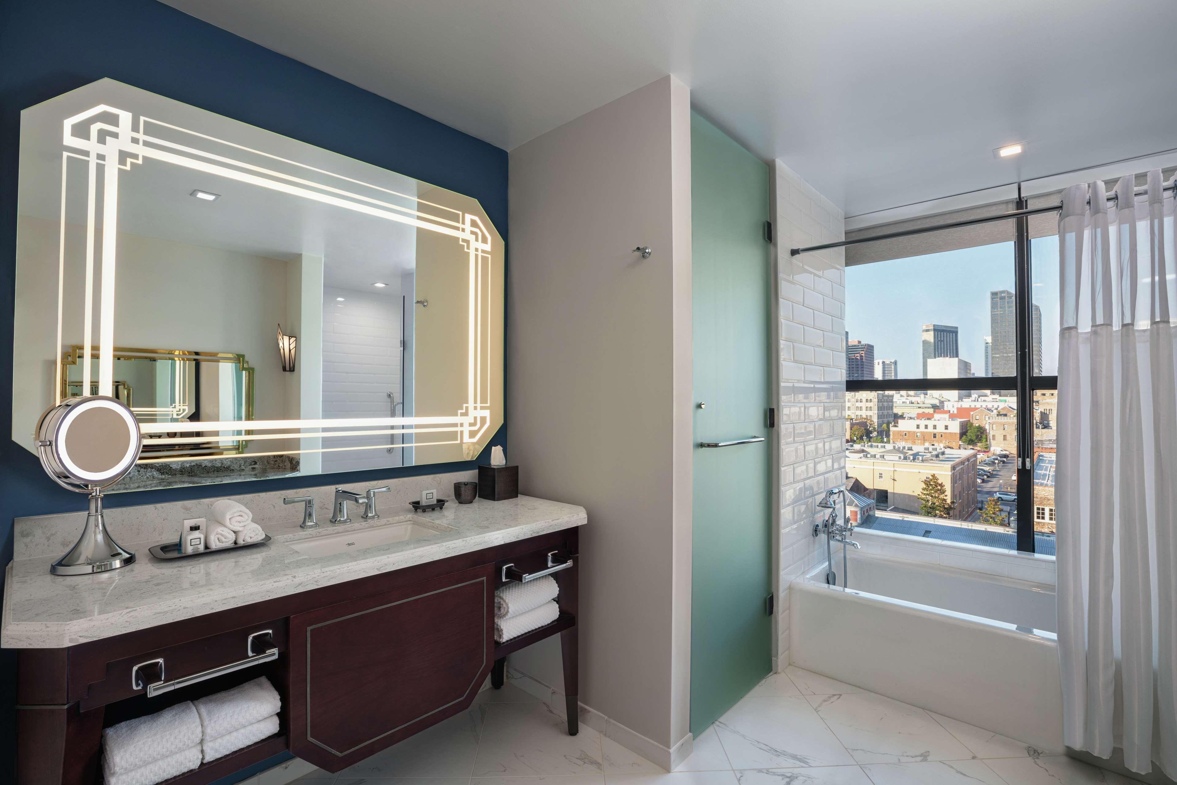 The Higgins Hotel New Orleans, Curio Collection By Hilton Dış mekan fotoğraf
