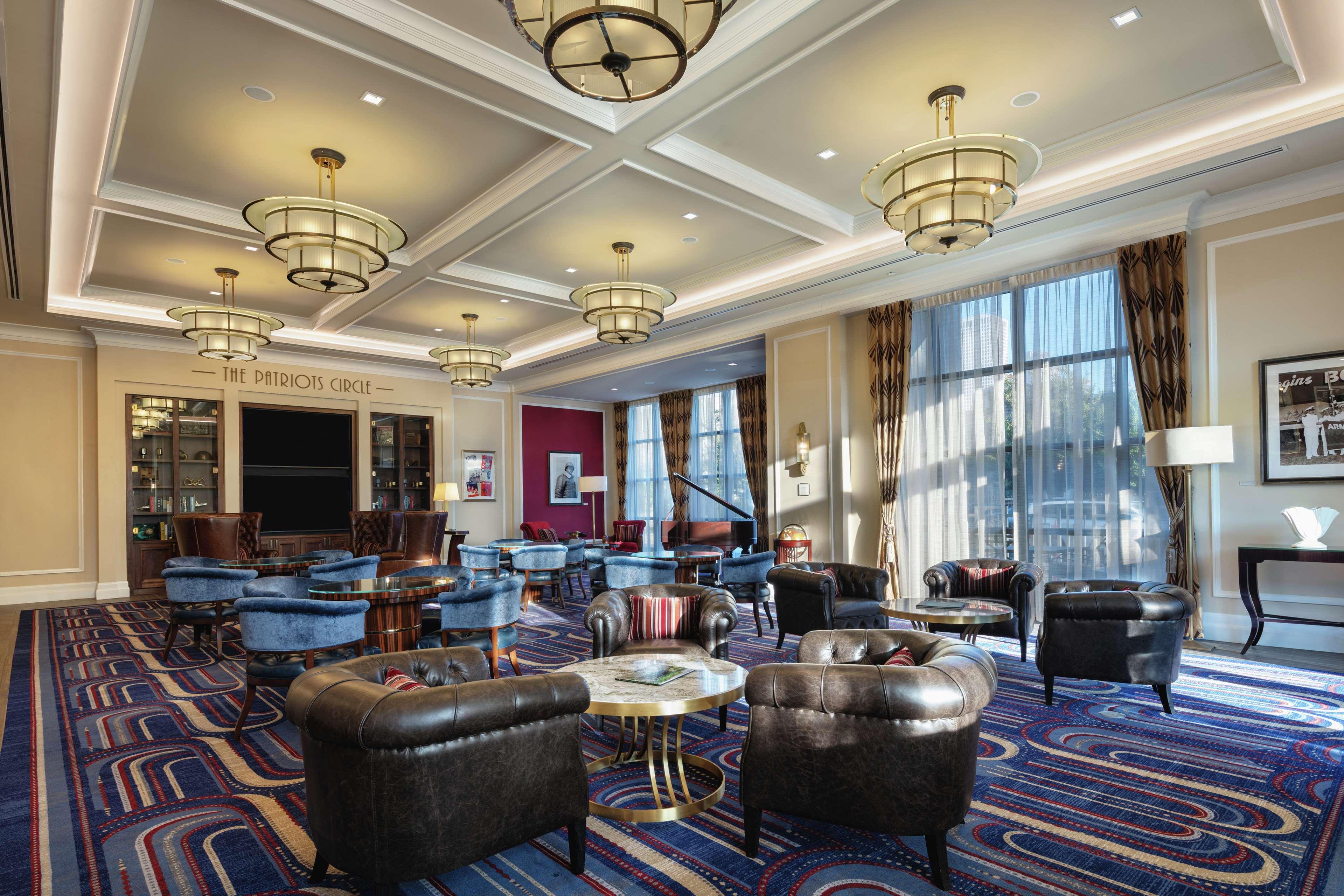 The Higgins Hotel New Orleans, Curio Collection By Hilton Dış mekan fotoğraf